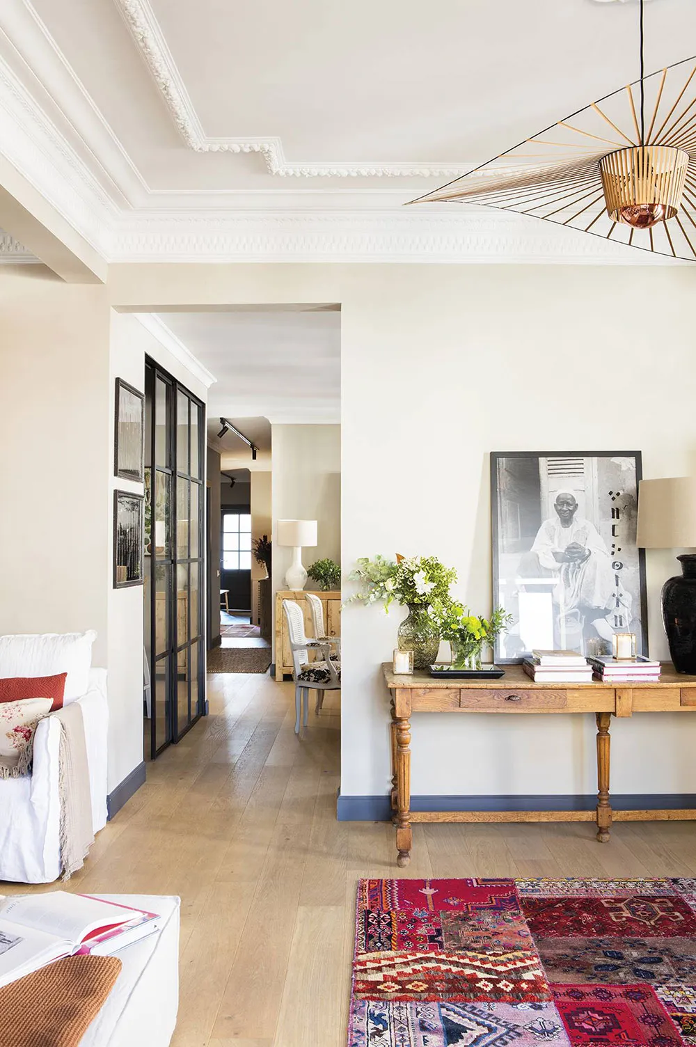 Mix aus moderner Möbel und vintage Dekor in einer gemütlichen Wohnung in Barcelona - Gallery image 4