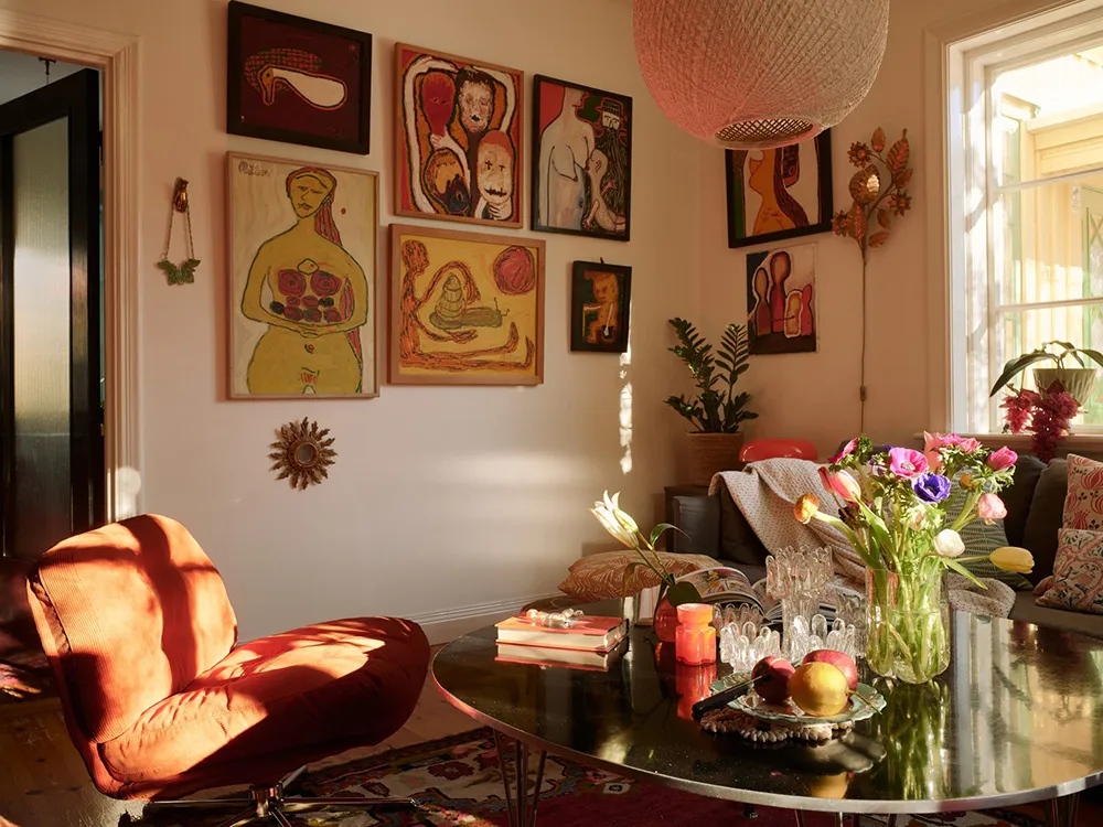 Hermosas paredes florales y estampados vibrantes: una encantadora casa de campo sueca - Gallery image 13