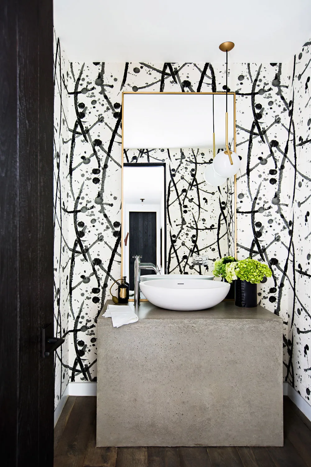 Bold Design for Life and Entertainment in Malibu - Gallery image 9