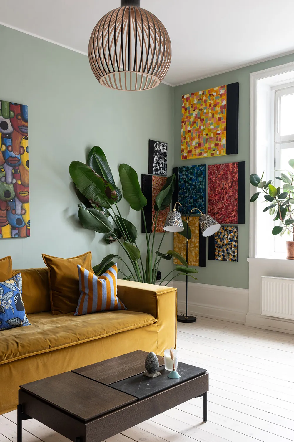 Голубые стены и современное искусство: красочная квартира в Стокгольме (54 кв. м) - Gallery image 10