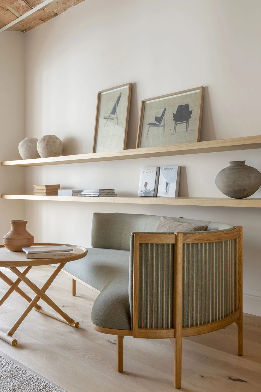 Своды и натуральный минимализм: умиротворяющий интерьер в Барселоне - Gallery image 3