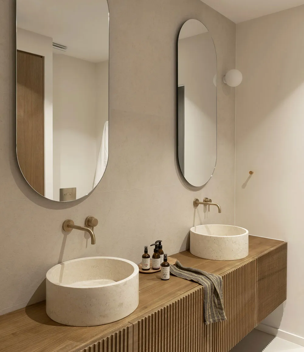 Своды и натуральный минимализм: умиротворяющий интерьер в Барселоне - Gallery image 16