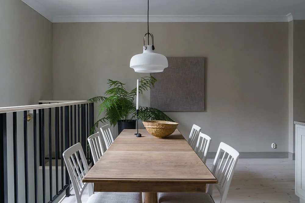 Schöner monochromer Interior in zwei Ebenen in Stockholm - 19