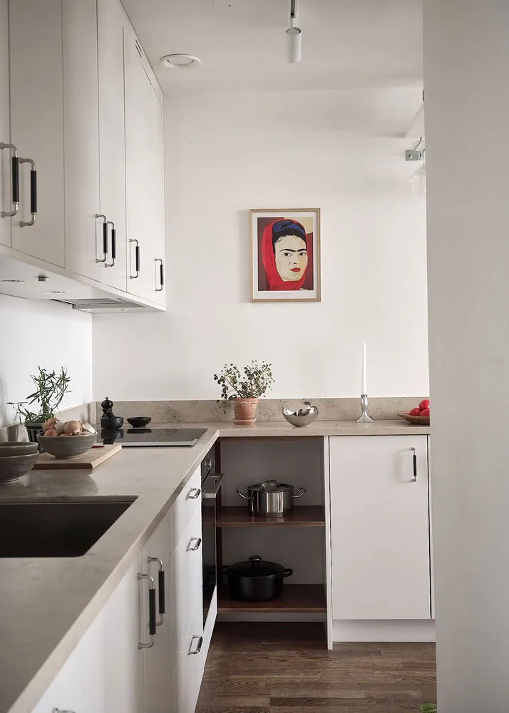 Живые растения, штукатурка на стенах и черная спальня: живой лофт в Стокгольме - Gallery image 10