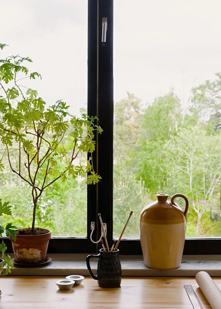 Живые растения, штукатурка на стенах и черная спальня: живой лофт в Стокгольме - Gallery image 21