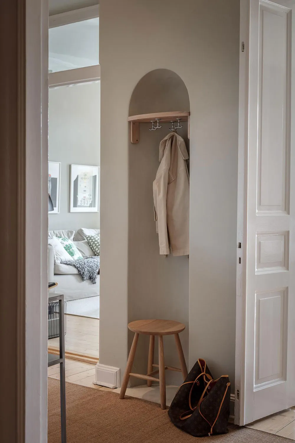 Тёплая и нежная квартира с камином в Швеции - Gallery image 18