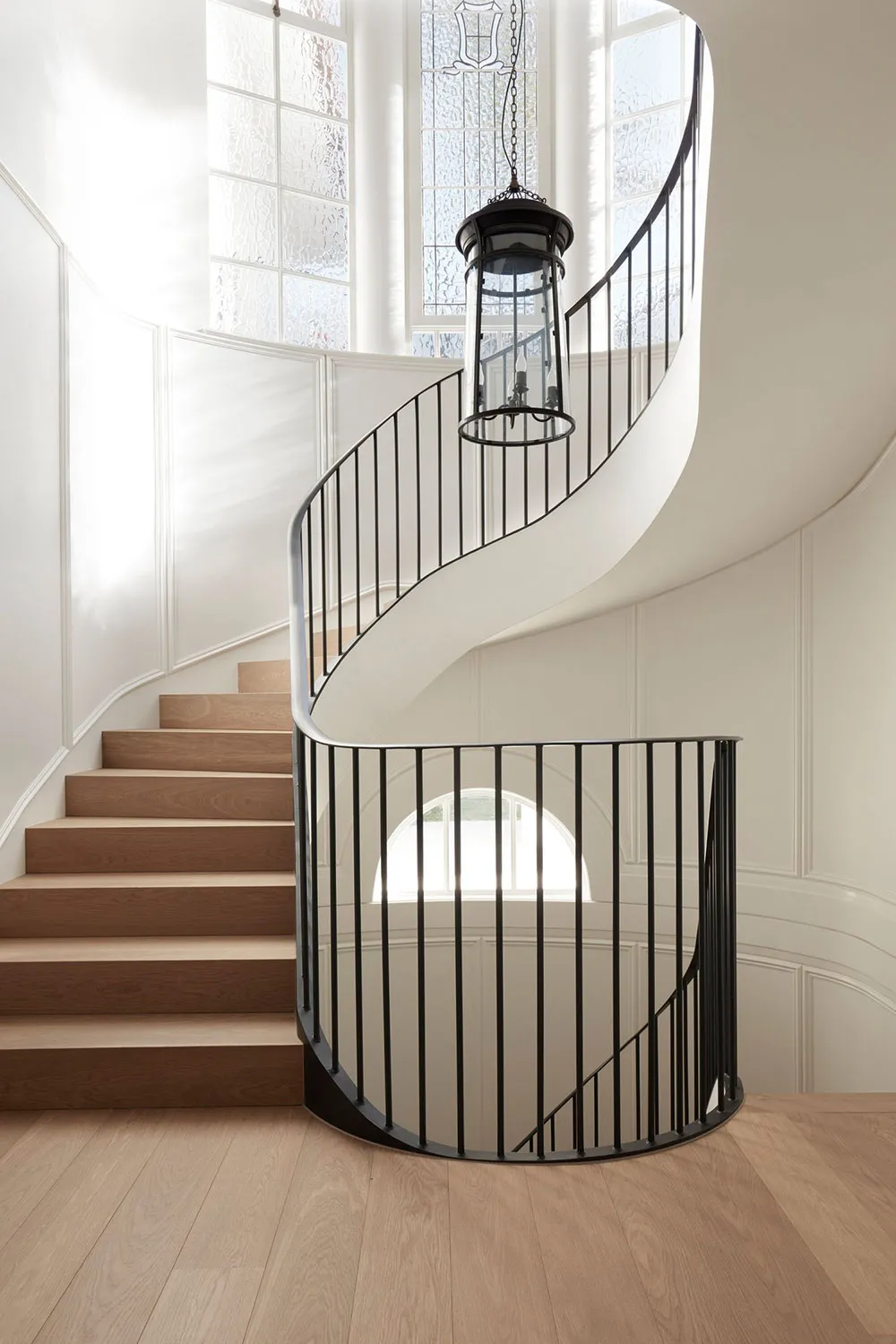 Spokojny nowoczesny интерьер w Sydney z arkami i kolumnami - Gallery image 12