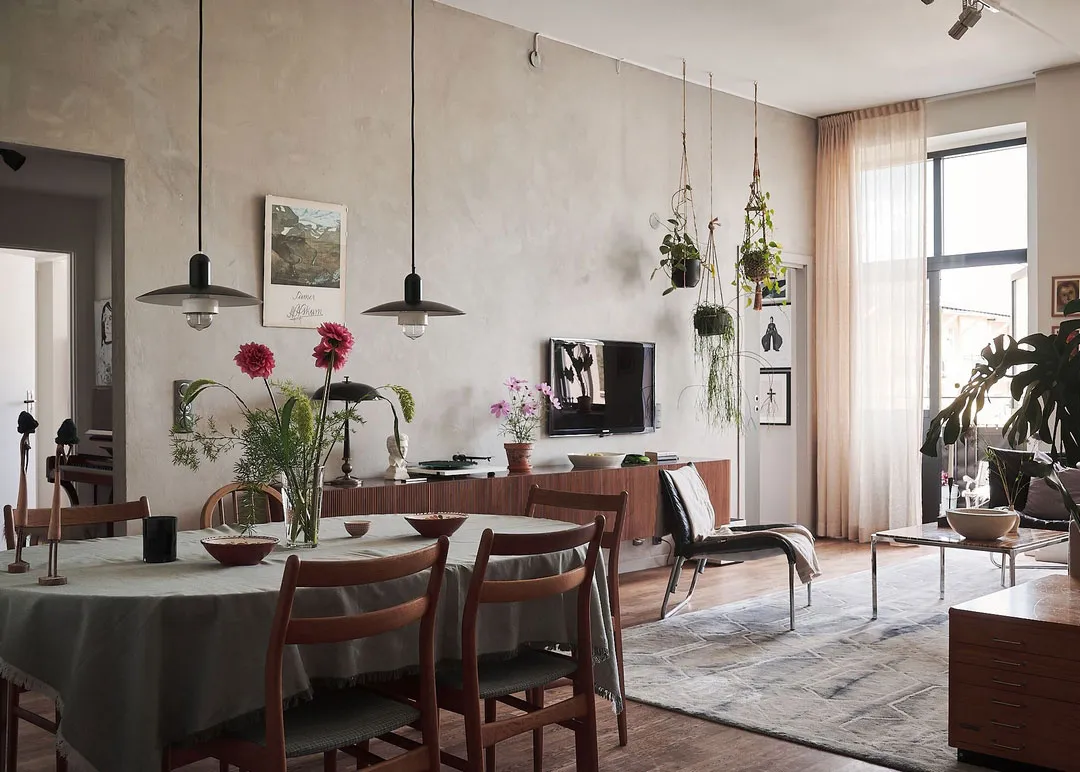 Живые растения, штукатурка на стенах и черная спальня: живой лофт в Стокгольме - Gallery image 2