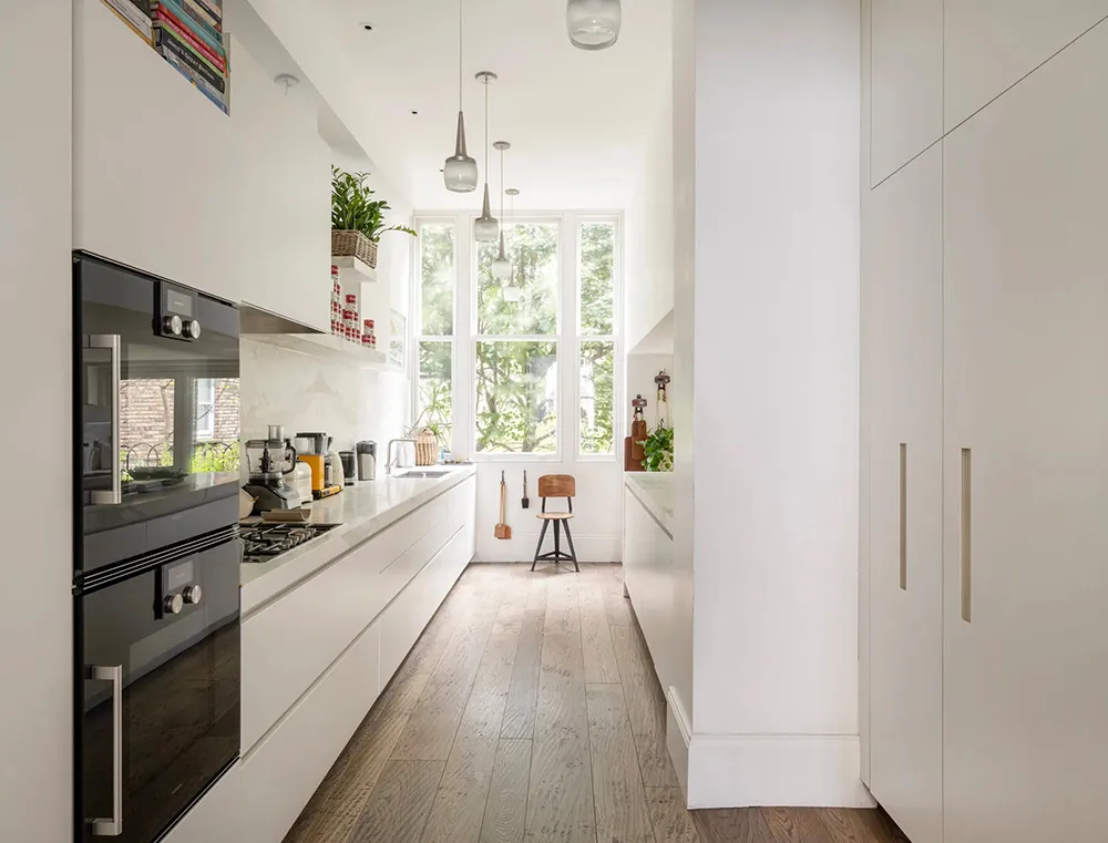 Белая квартира в Лондоне с декором, неподвластном времени - Gallery image 7