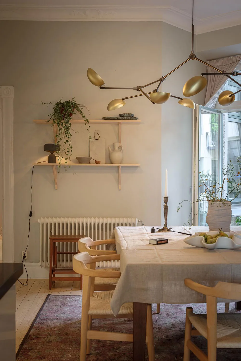 Тёплая и нежная квартира с камином в Швеции - Gallery image 21