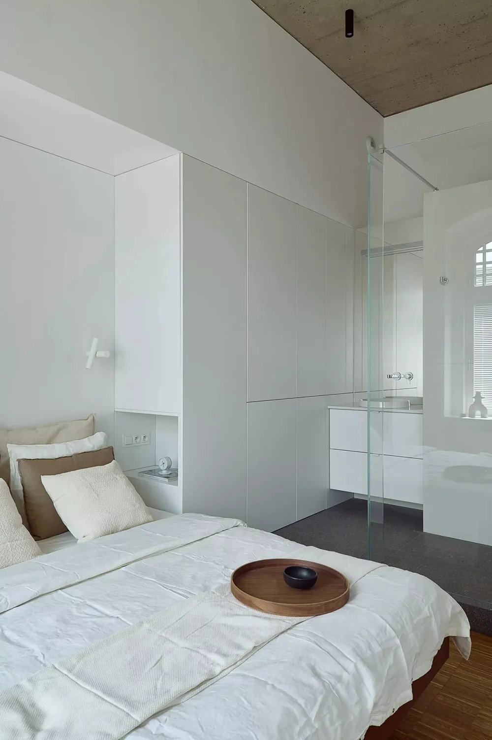 Béton et minimalisme élégant : petit loft à Wrocława (50 m²) - Gallery image 7