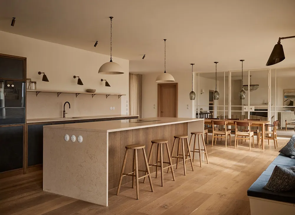 Тёплые скандинавские интерьеры дома на побережье в Англии - Gallery image 4