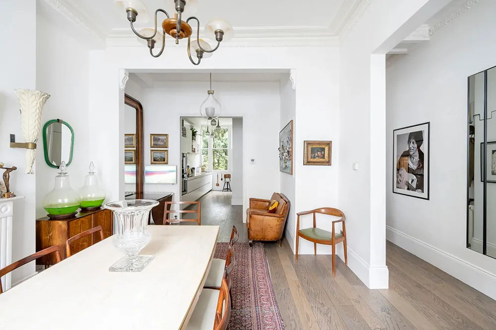 Белая квартира в Лондоне с декором, неподвластном времени - Gallery image 3