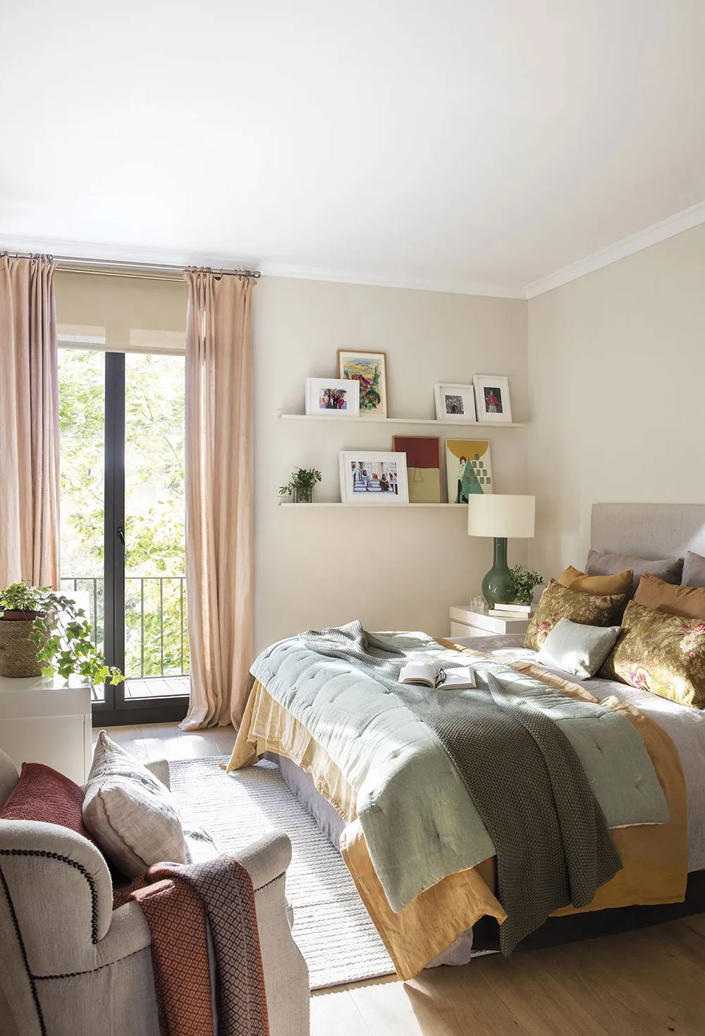 Mix aus moderner Möbel und vintage Dekor in einer gemütlichen Wohnung in Barcelona - Gallery image 10