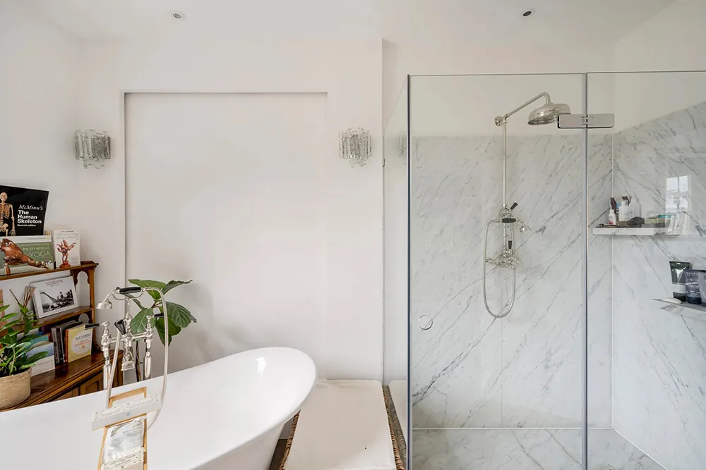 Белая квартира в Лондоне с декором, неподвластном времени - Gallery image 13