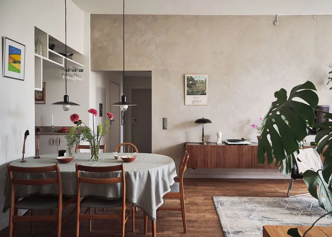 Живые растения, штукатурка на стенах и черная спальня: живой лофт в Стокгольме - Gallery image 3