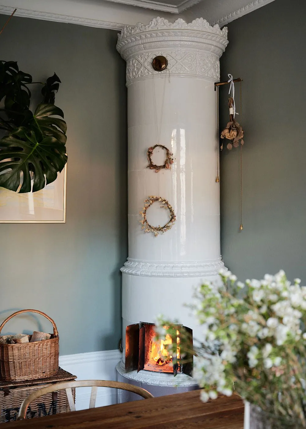 Прекрасна скандинавська квартира з зеленими стінами та ретро-деталями - Gallery image 8