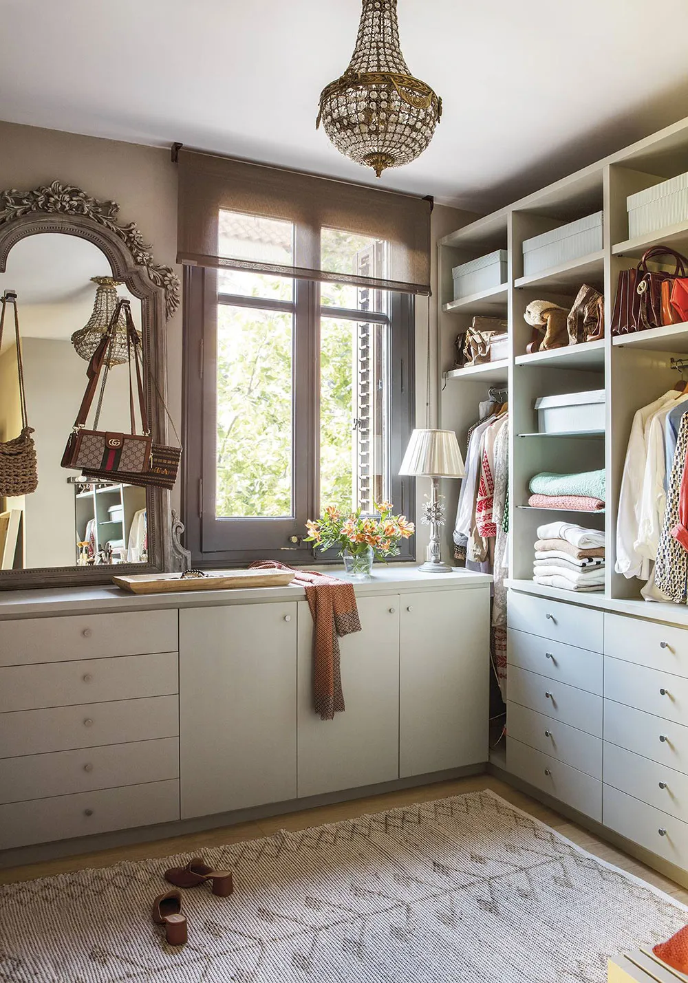 Mix aus moderner Möbel und vintage Dekor in einer gemütlichen Wohnung in Barcelona - Gallery image 12