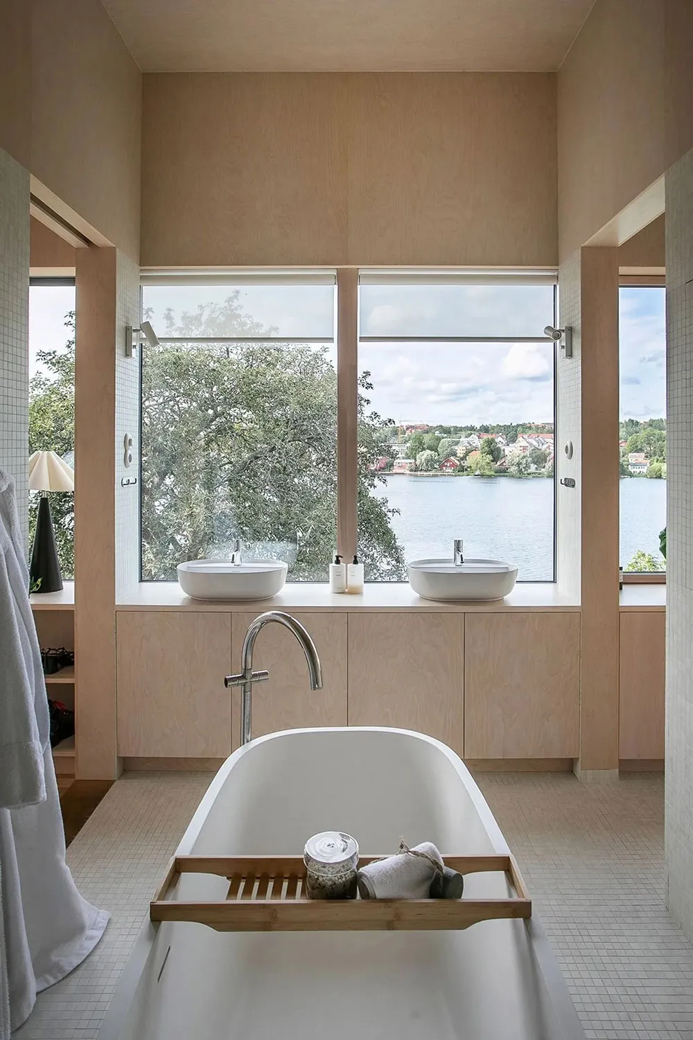 Rozkoszna nowoczesna willa u jeziora w Stokholmie - Gallery image 19