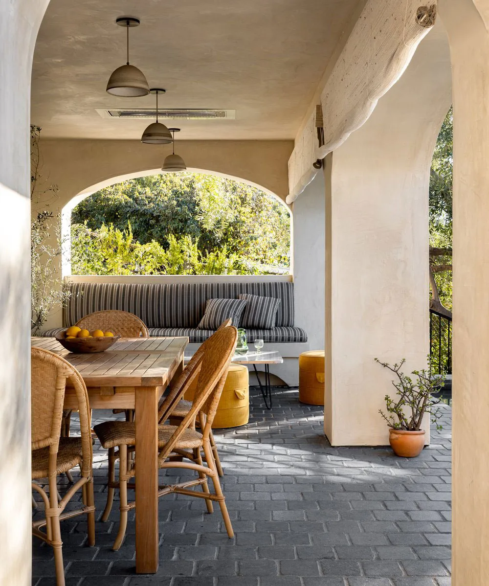 Много дерева и интересные принты: яркий интерьер красивого дома в стиле Тюдор - Gallery image 21