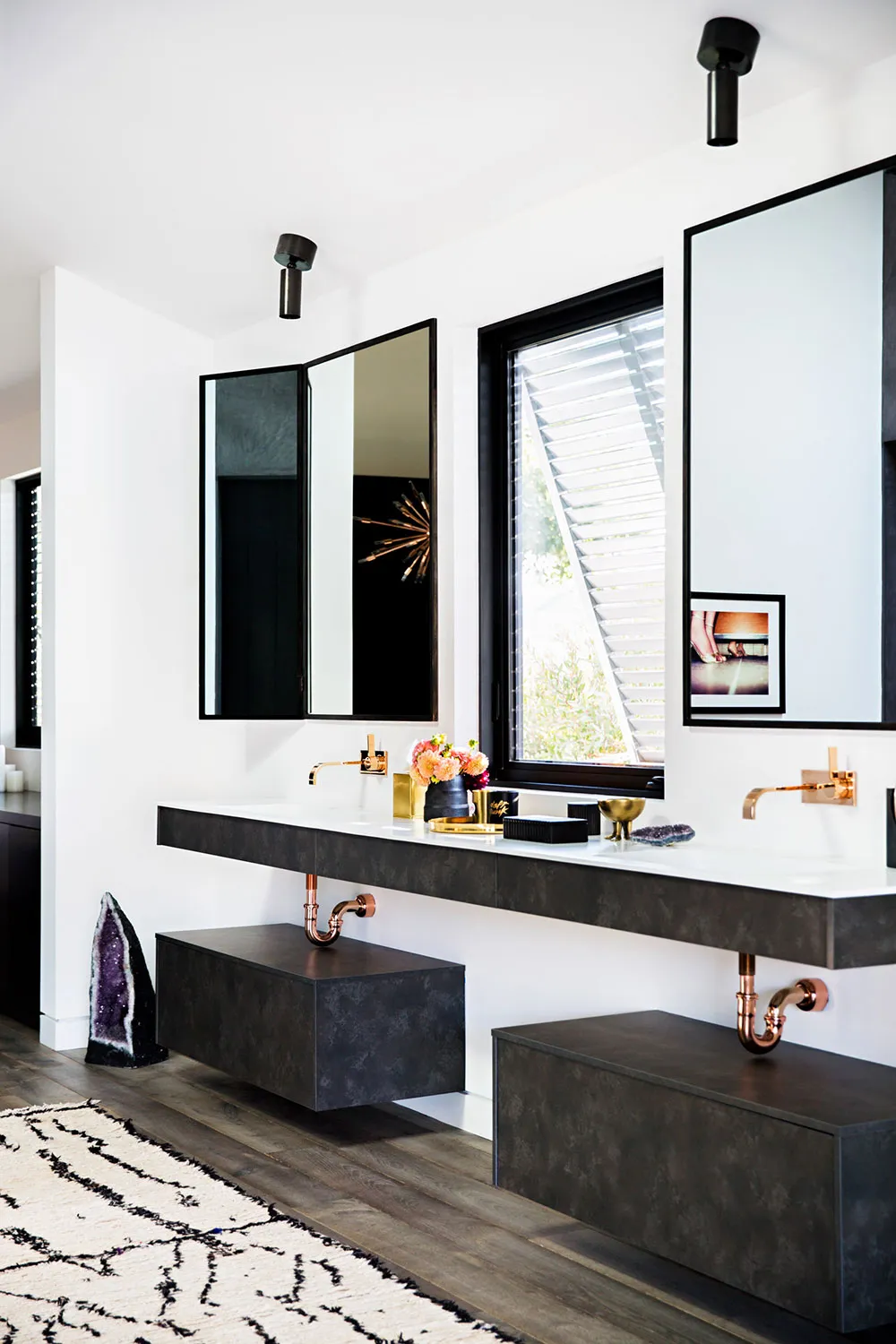 Bold Design for Life and Entertainment in Malibu - Gallery image 12