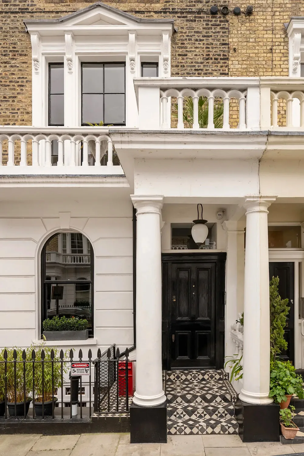 Белая квартира в Лондоне с декором, неподвластном времени - Gallery image 18