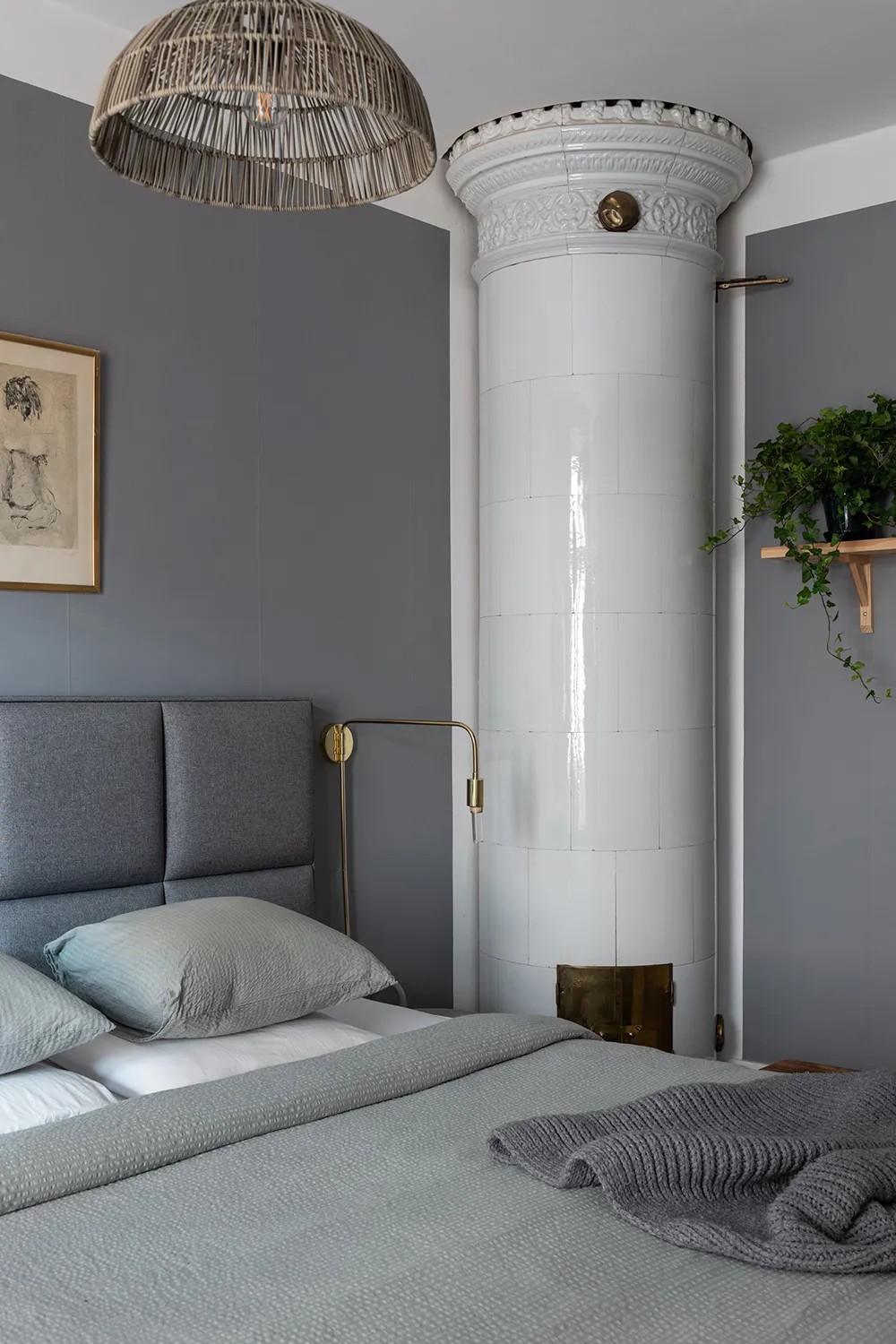 Голубые стены и современное искусство: красочная квартира в Стокгольме (54 кв. м) - Gallery image 25