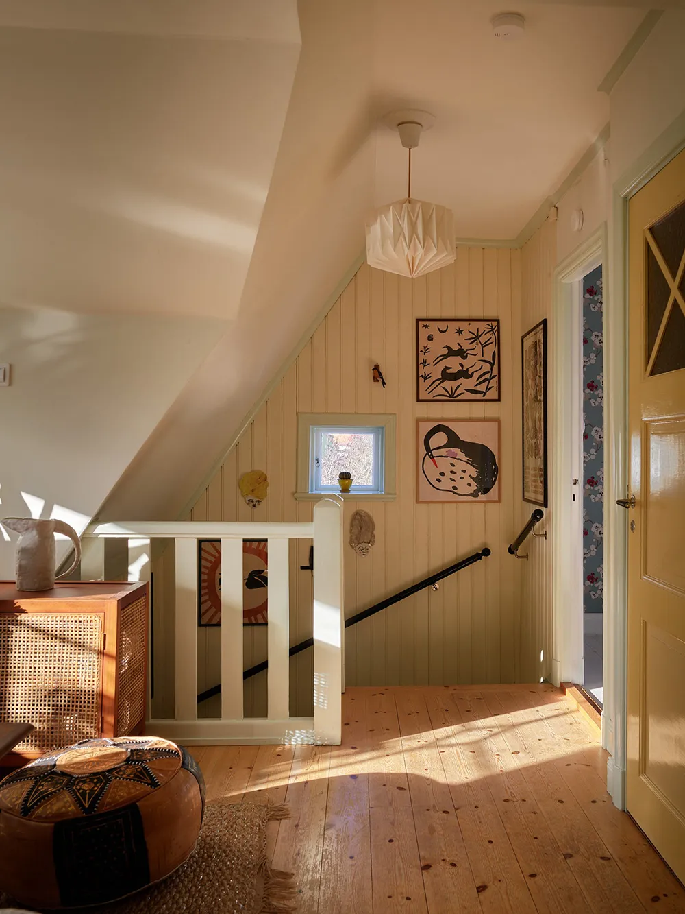 Hermosas paredes florales y estampados vibrantes: una encantadora casa de campo sueca - Gallery image 32