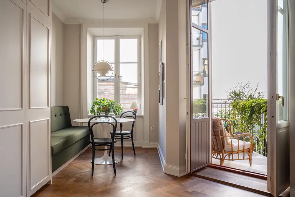 Ventanas arqueadas con plantas trepadoras: un interior inusual en Estocolmo - Gallery image 5