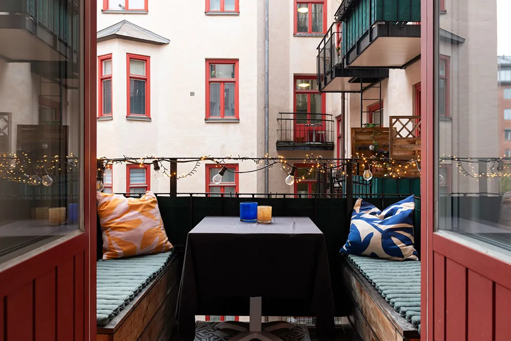 Голубые стены и современное искусство: красочная квартира в Стокгольме (54 кв. м) - Gallery image 22