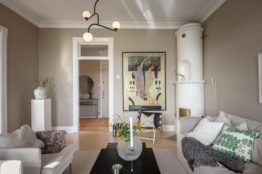 Тёплая и нежная квартира с камином в Швеции - Gallery image 17