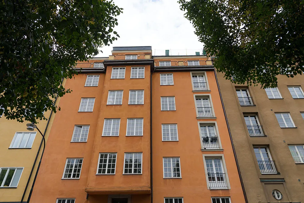 Schöner monochromer Interior in zwei Ebenen in Stockholm - 30