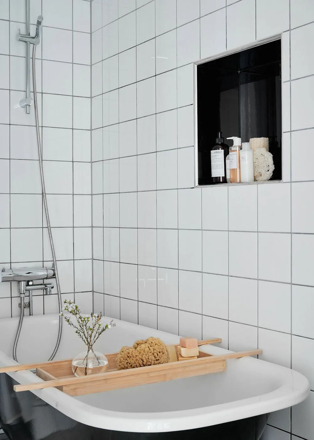 Прекрасна скандинавська квартира з зеленими стінами та ретро-деталями - Gallery image 34