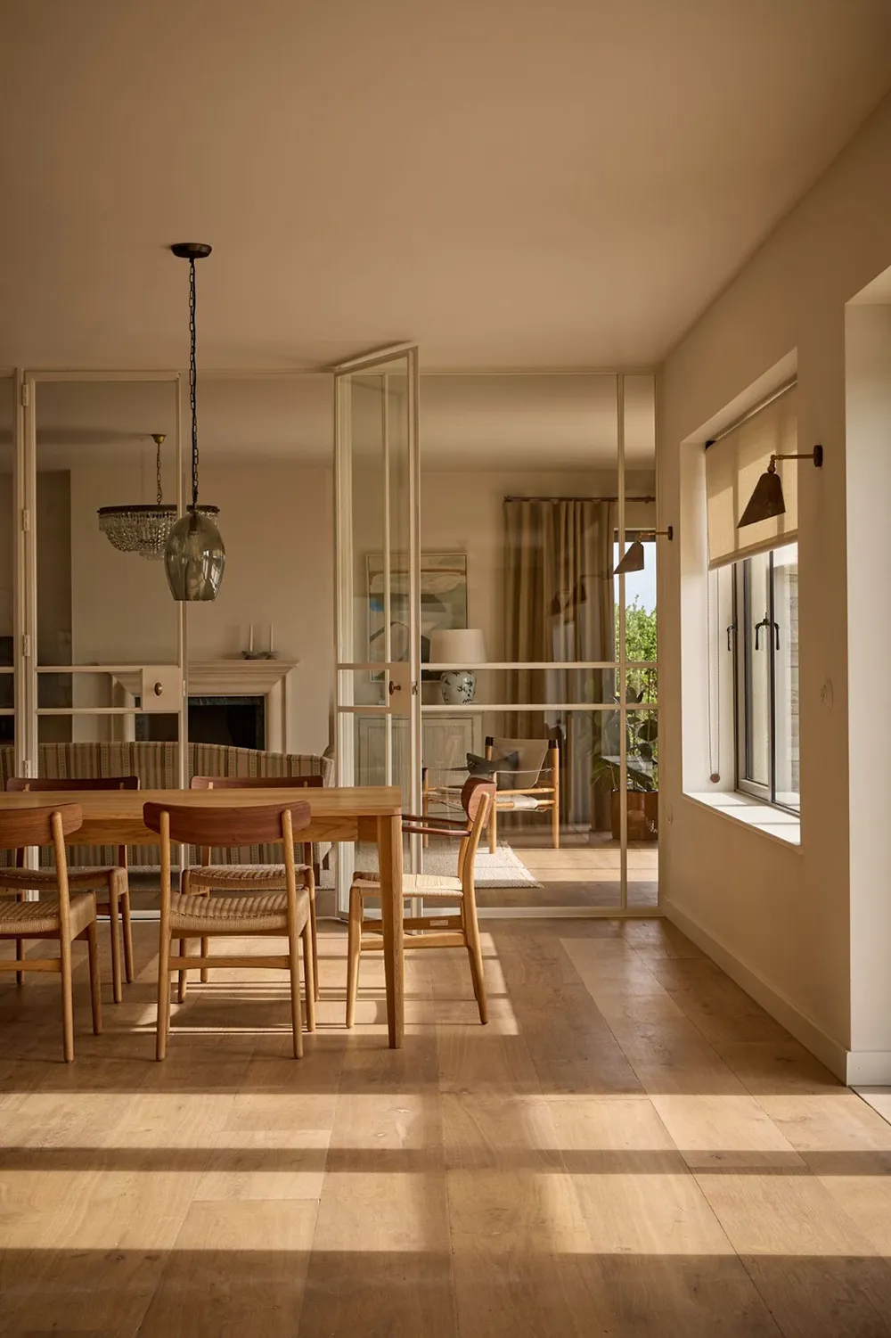 Тёплые скандинавские интерьеры дома на побережье в Англии - Gallery image 1