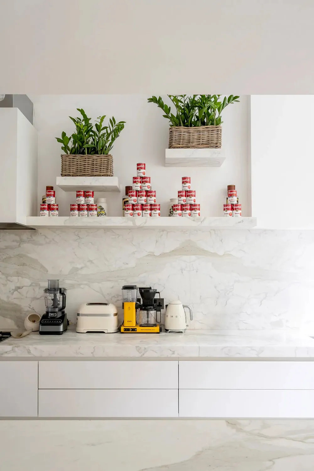 Белая квартира в Лондоне с декором, неподвластном времени - Gallery image 9