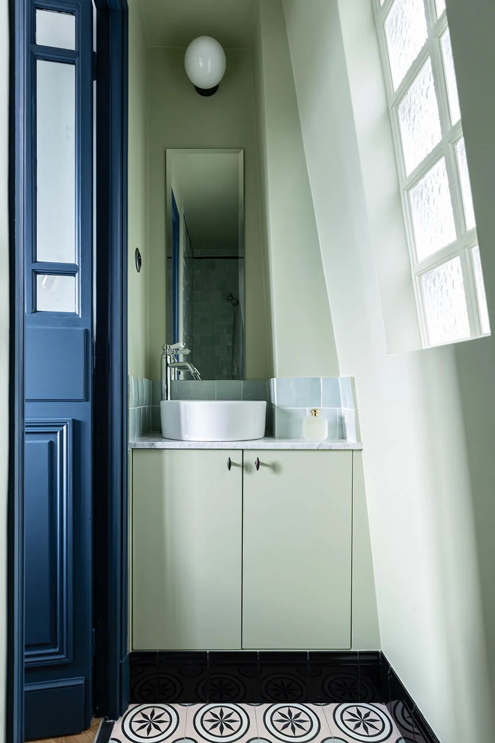 Charmante petite appartement avec vue sur Paris (25 m²) - Gallery image 10