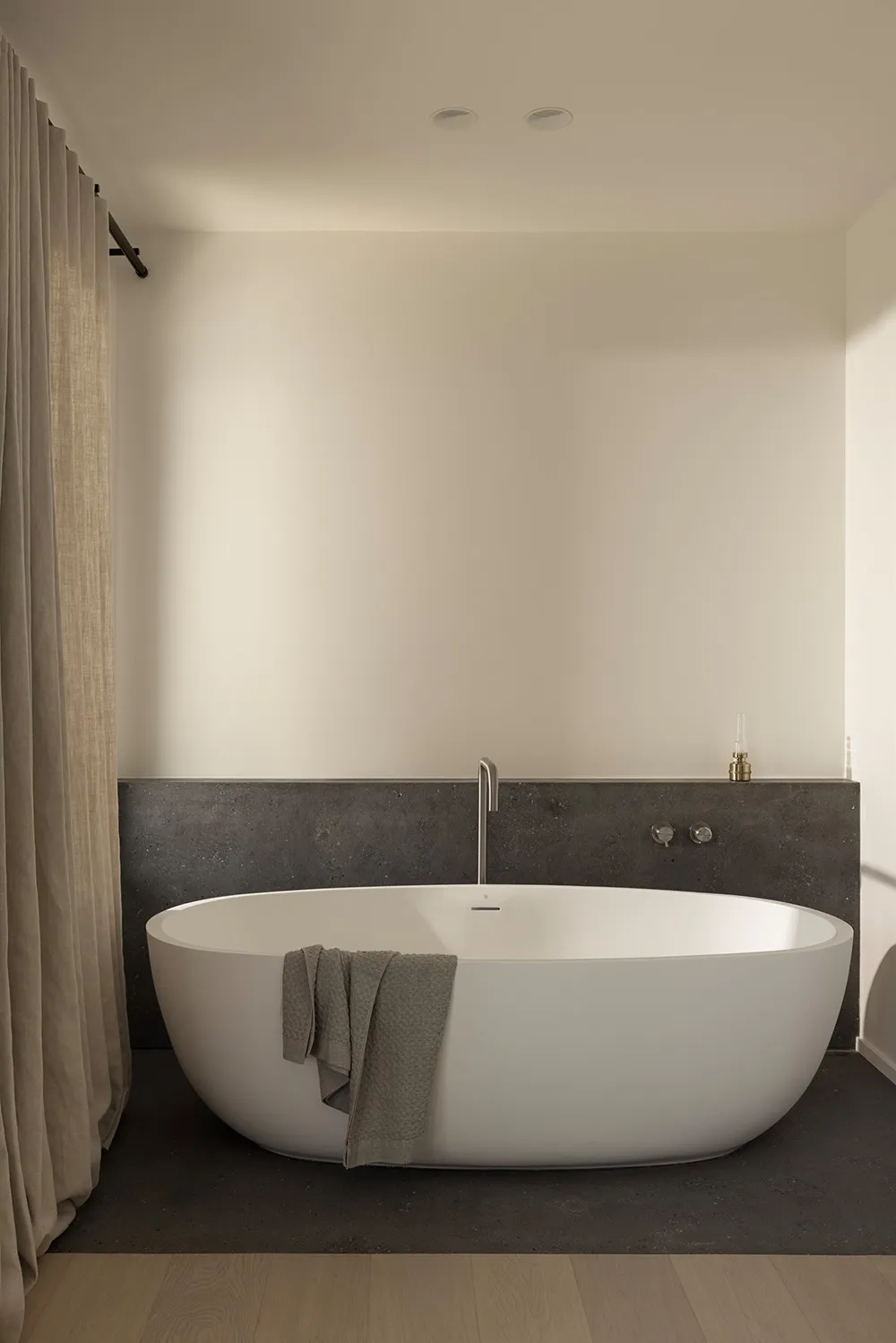 Diseño relajante de interior en la costa del océano en California - Gallery image 15