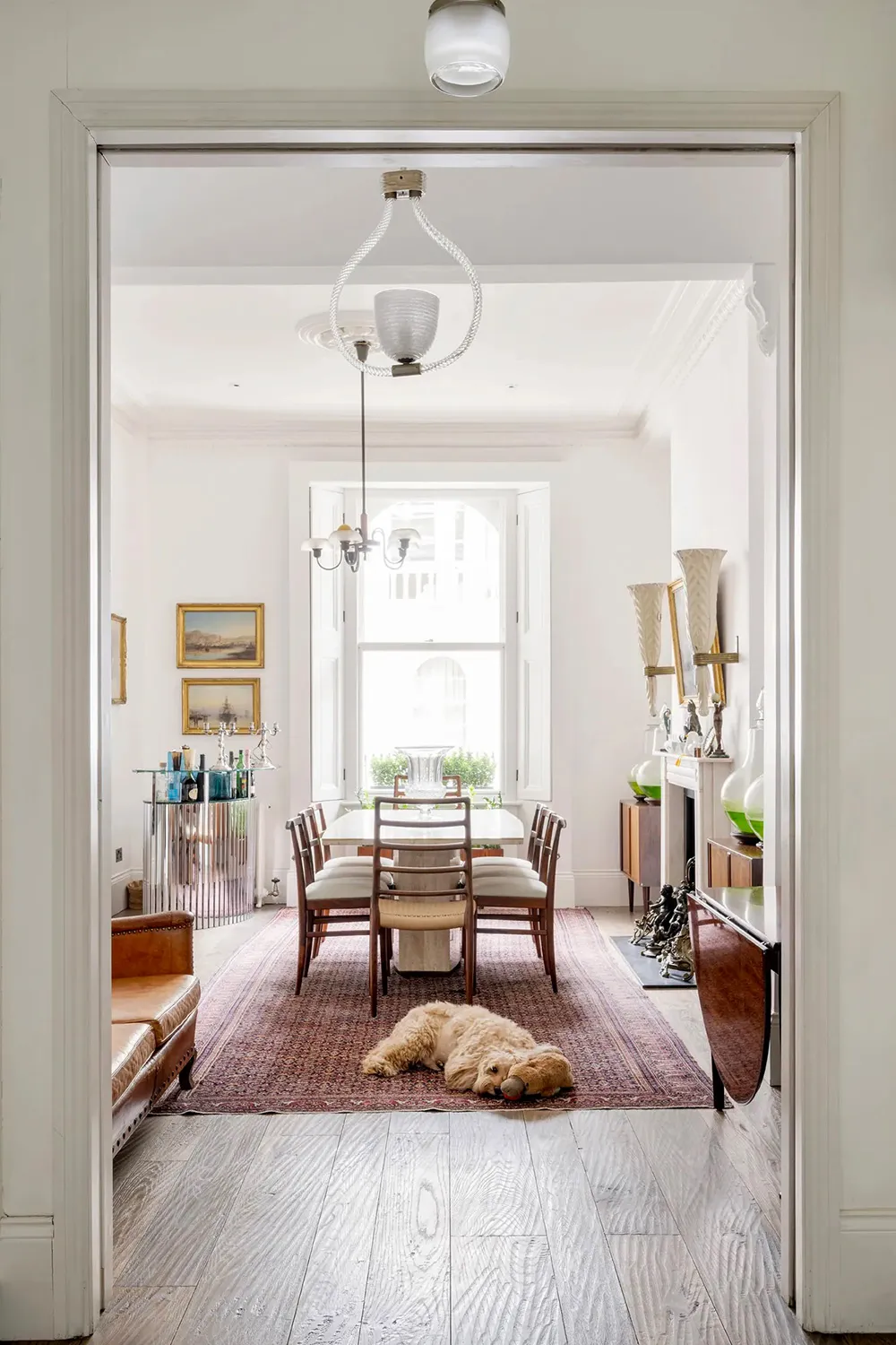 Белая квартира в Лондоне с декором, неподвластном времени - Gallery image 5