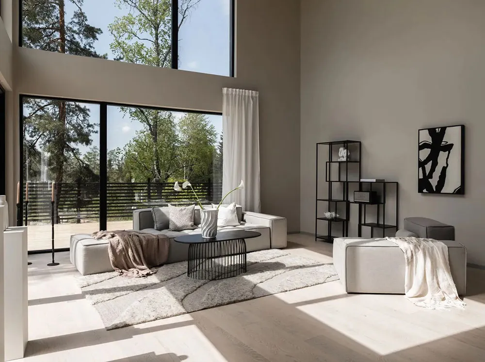 Mar de luz natural y diseño moderno: cabaña en el bosque en Suecia - Gallery image 3