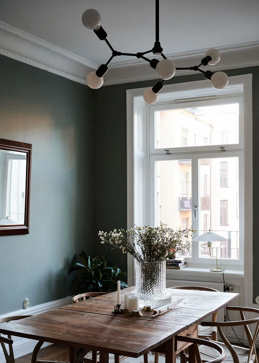 Прекрасна скандинавська квартира з зеленими стінами та ретро-деталями - Gallery image 7