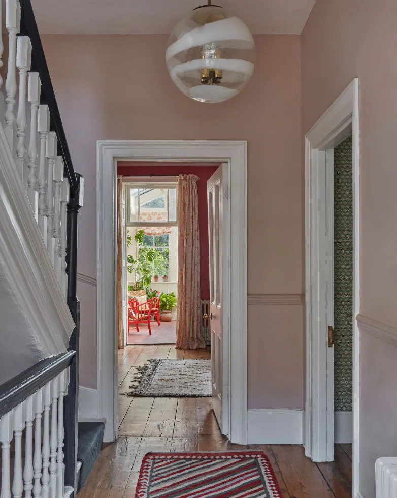 Beautiful Family House on the Riverbank in London - Gallery image 17