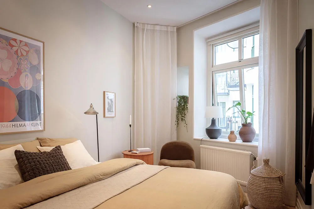 Тёплая и нежная квартира с камином в Швеции - Gallery image 29