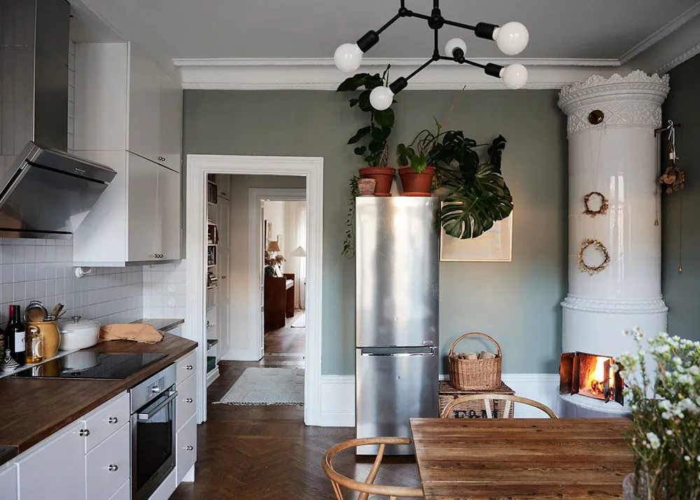 Прекрасна скандинавська квартира з зеленими стінами та ретро-деталями - Gallery image 9