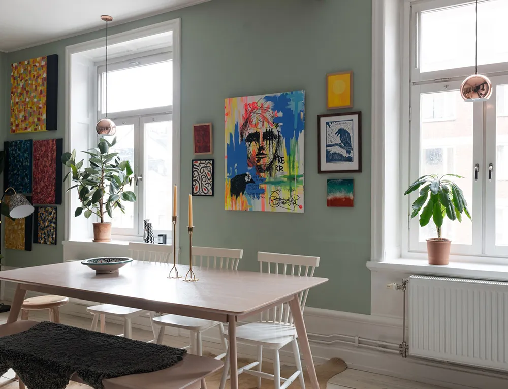 Голубые стены и современное искусство: красочная квартира в Стокгольме (54 кв. м) - Gallery image 9