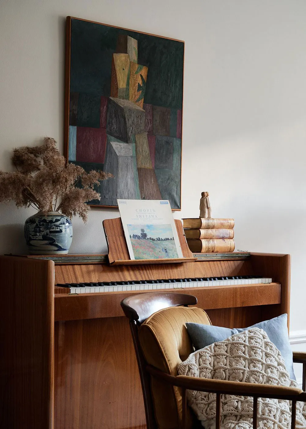 Прекрасна скандинавська квартира з зеленими стінами та ретро-деталями - Gallery image 20