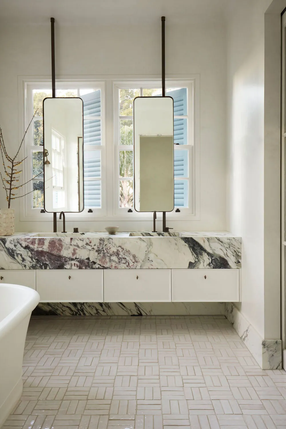 Spokojny nowoczesny интерьер w Sydney z arkami i kolumnami - Gallery image 17