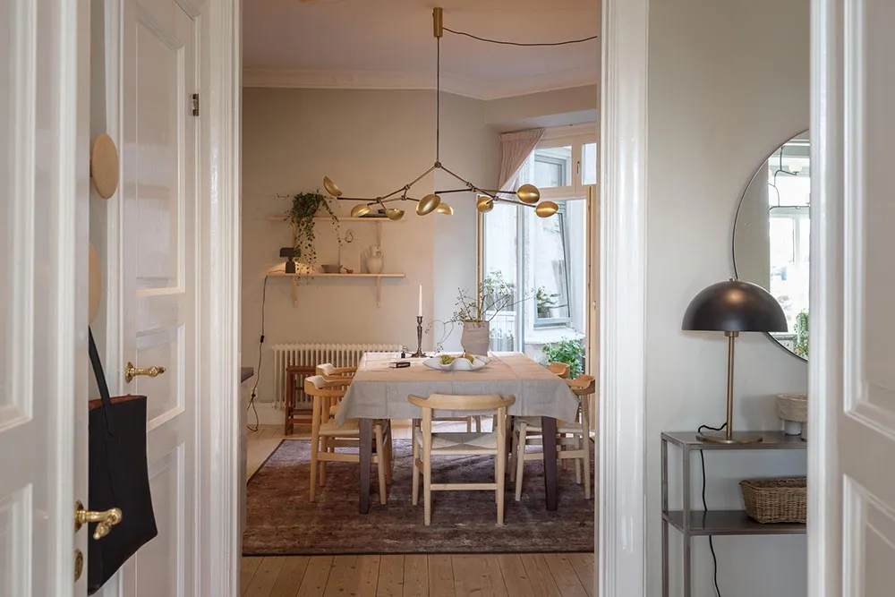 Тёплая и нежная квартира с камином в Швеции - Gallery image 19