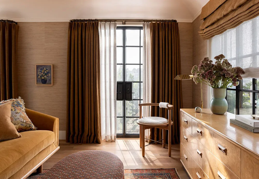 Много дерева и интересные принты: яркий интерьер красивого дома в стиле Тюдор - Gallery image 13