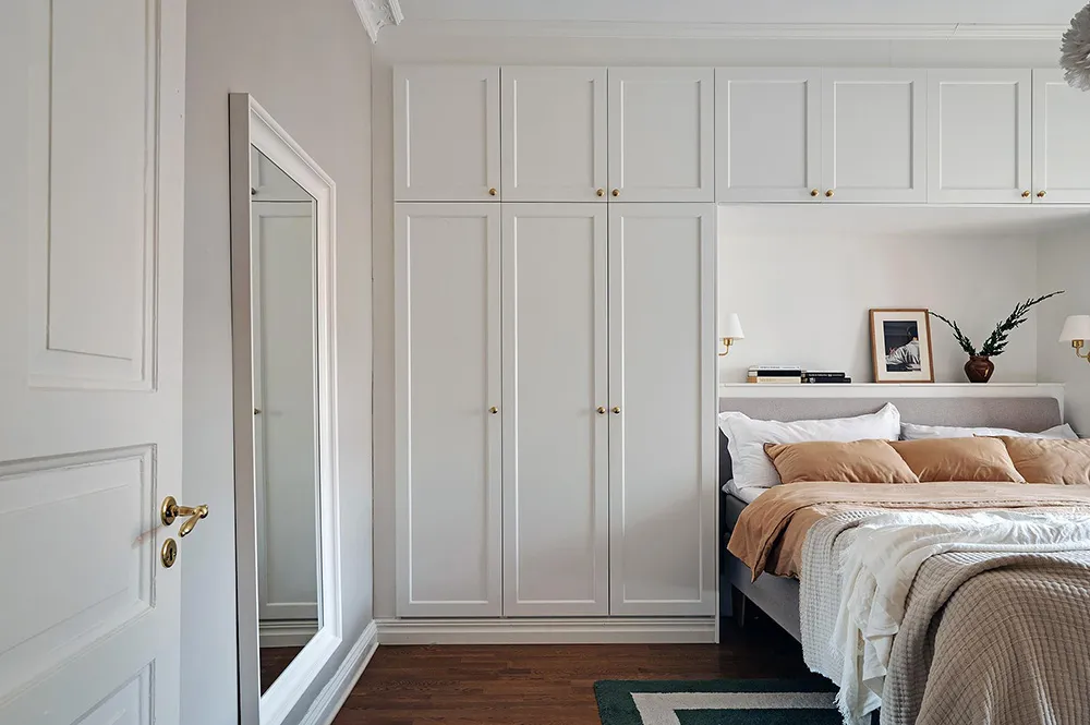 Скандинавская квартира с рыжими акцентами и зелёной обеденной - Gallery image 19