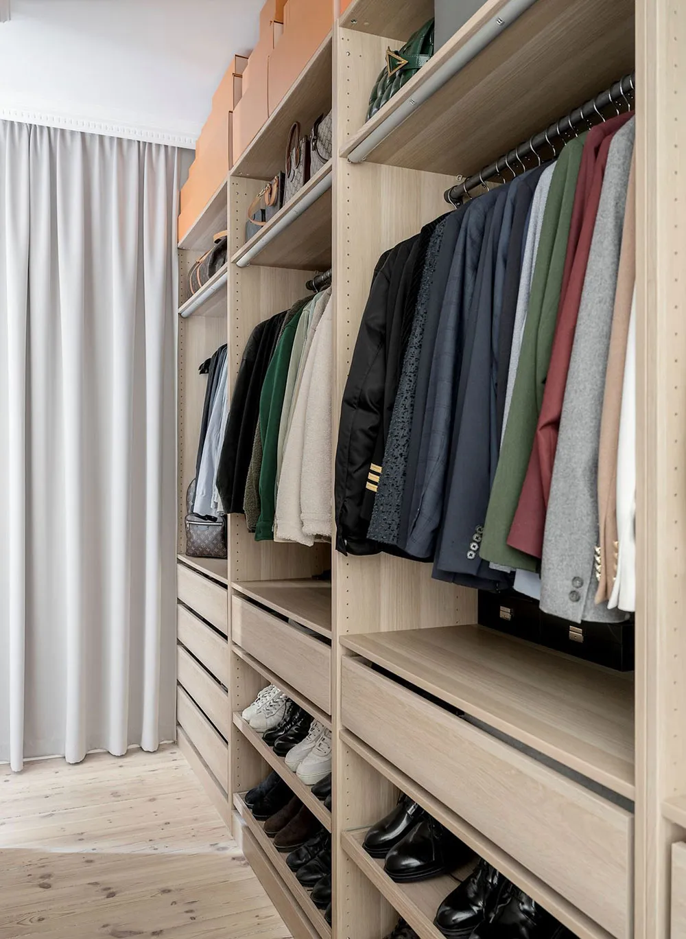 Nowoczesne wykończenie małej dwudziestki w starożytnym domu w Stokholmie (66 m²) - 18